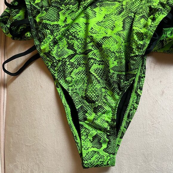 Fashion Nova Plus Size 3X Neon Green Snake Skin One Piece Bathing Suit - Picture 4 of 7